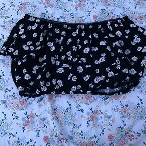 This cute black tube top has small white daisies made from a light material:)